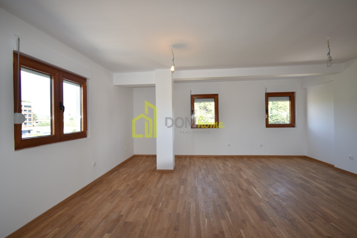 Jednosoban stan 61m2, Centar